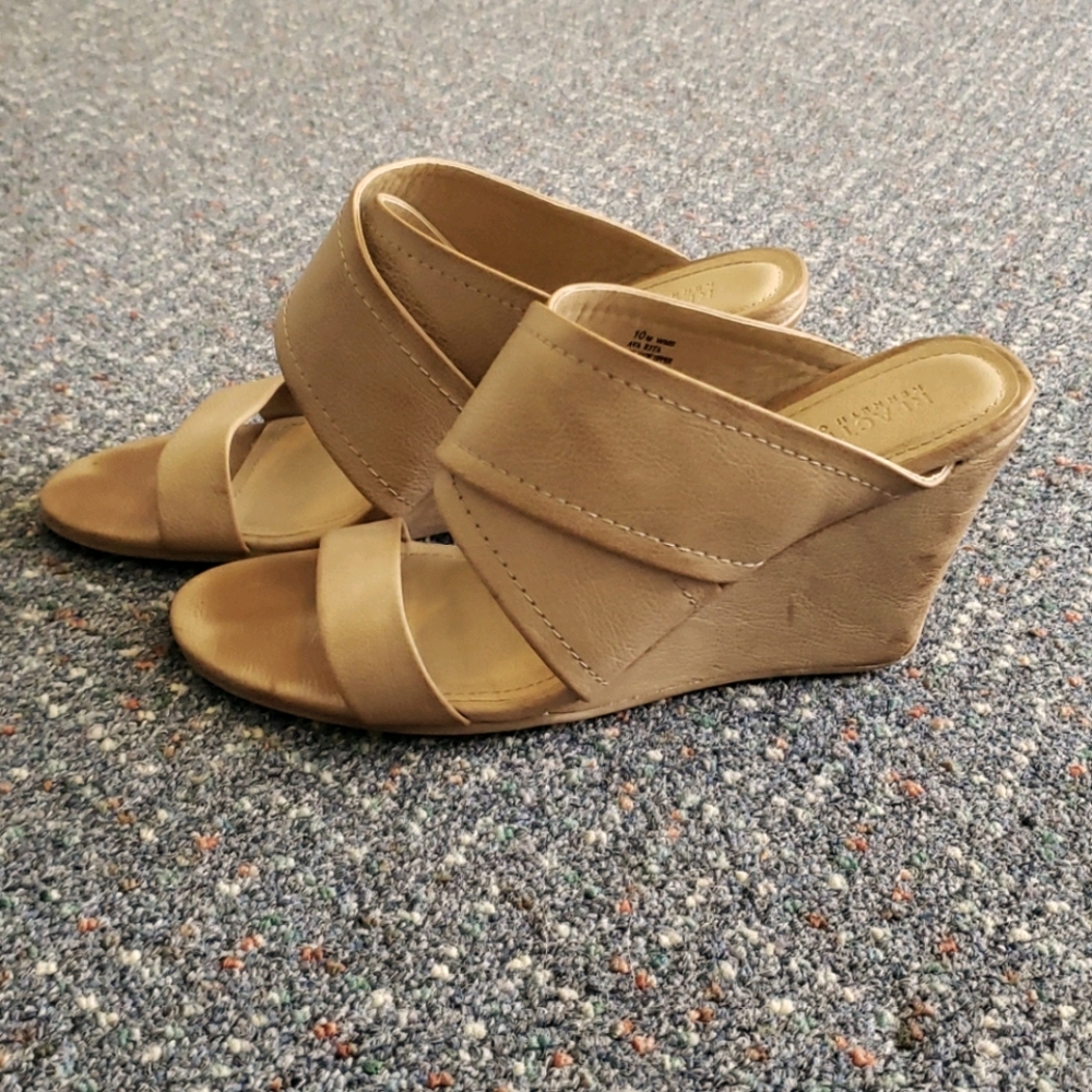 Wedge heels